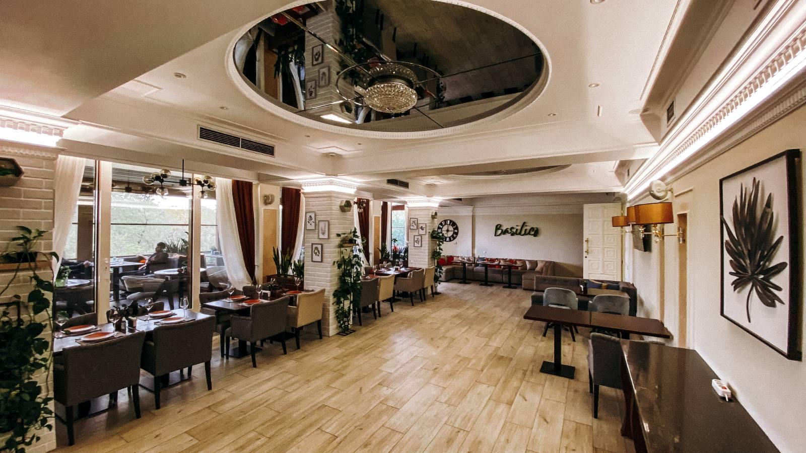 Hotel Royal Park Chisinau Exterior photo