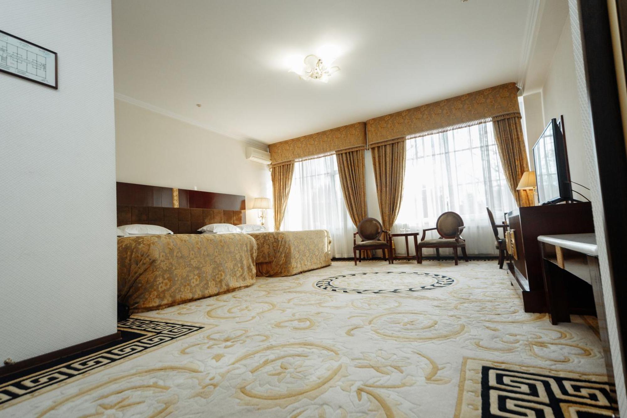Hotel Royal Park Chisinau Exterior photo