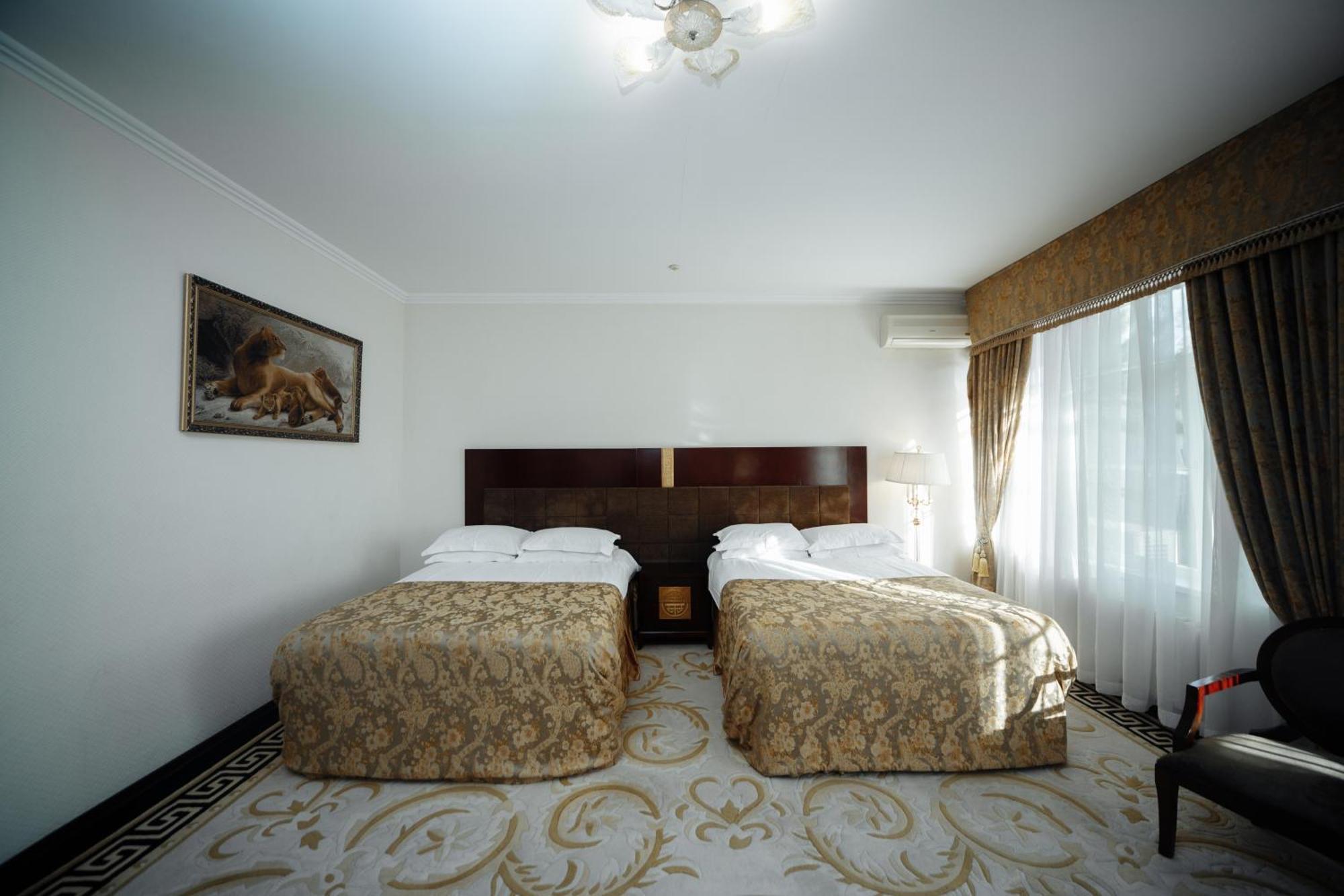 Hotel Royal Park Chisinau Exterior photo