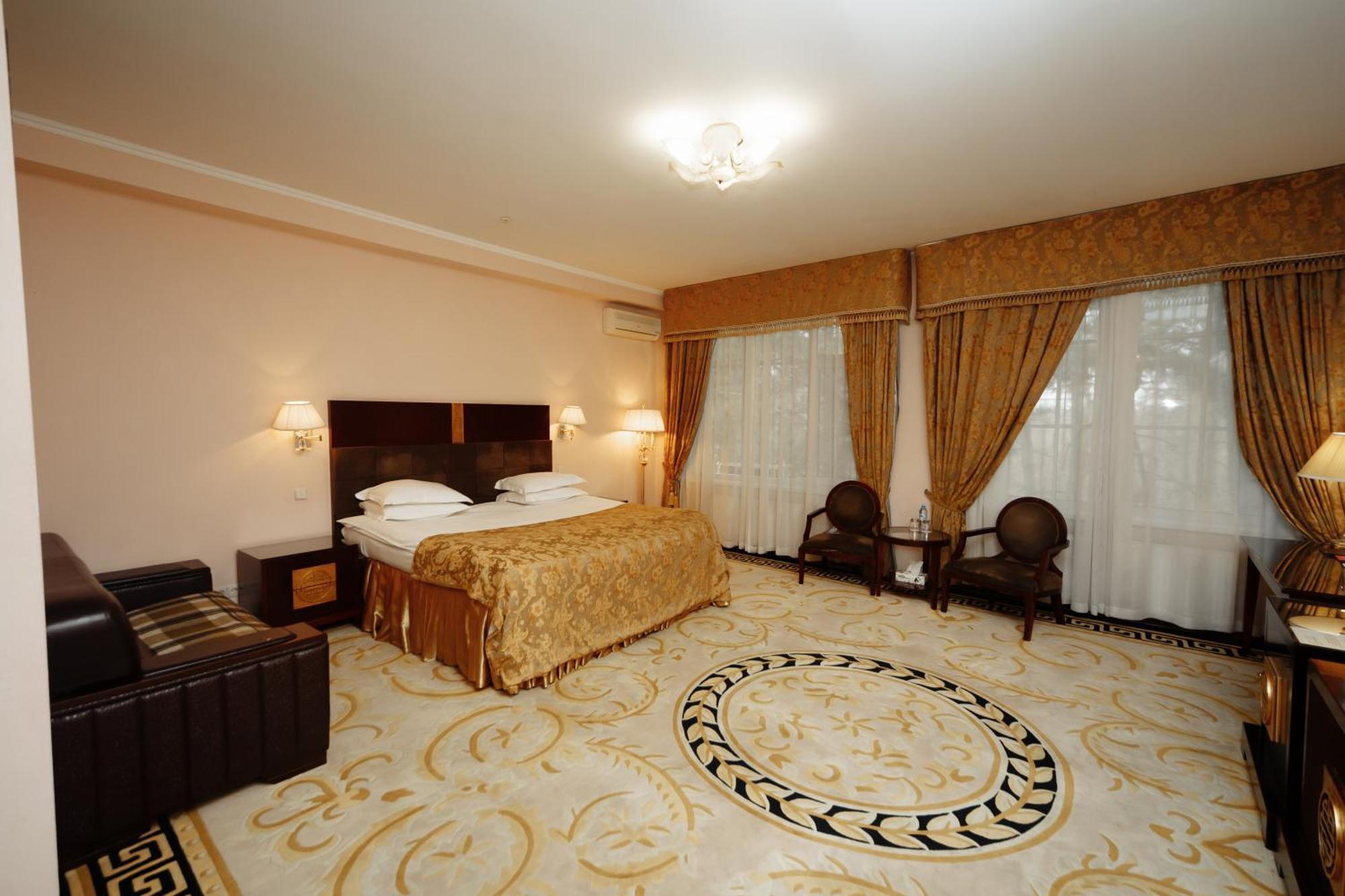 Hotel Royal Park Chisinau Exterior photo