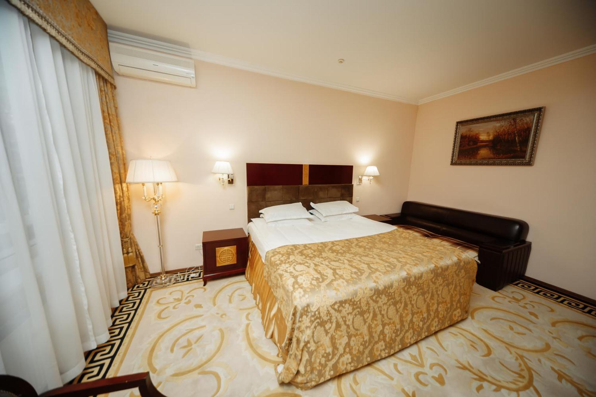 Hotel Royal Park Chisinau Exterior photo