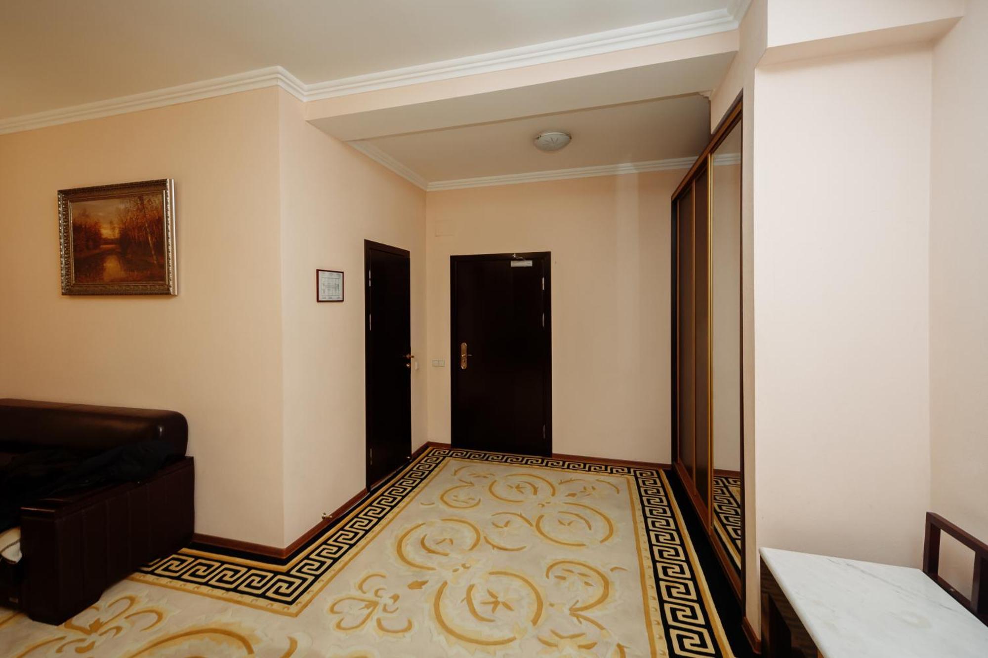 Hotel Royal Park Chisinau Exterior photo