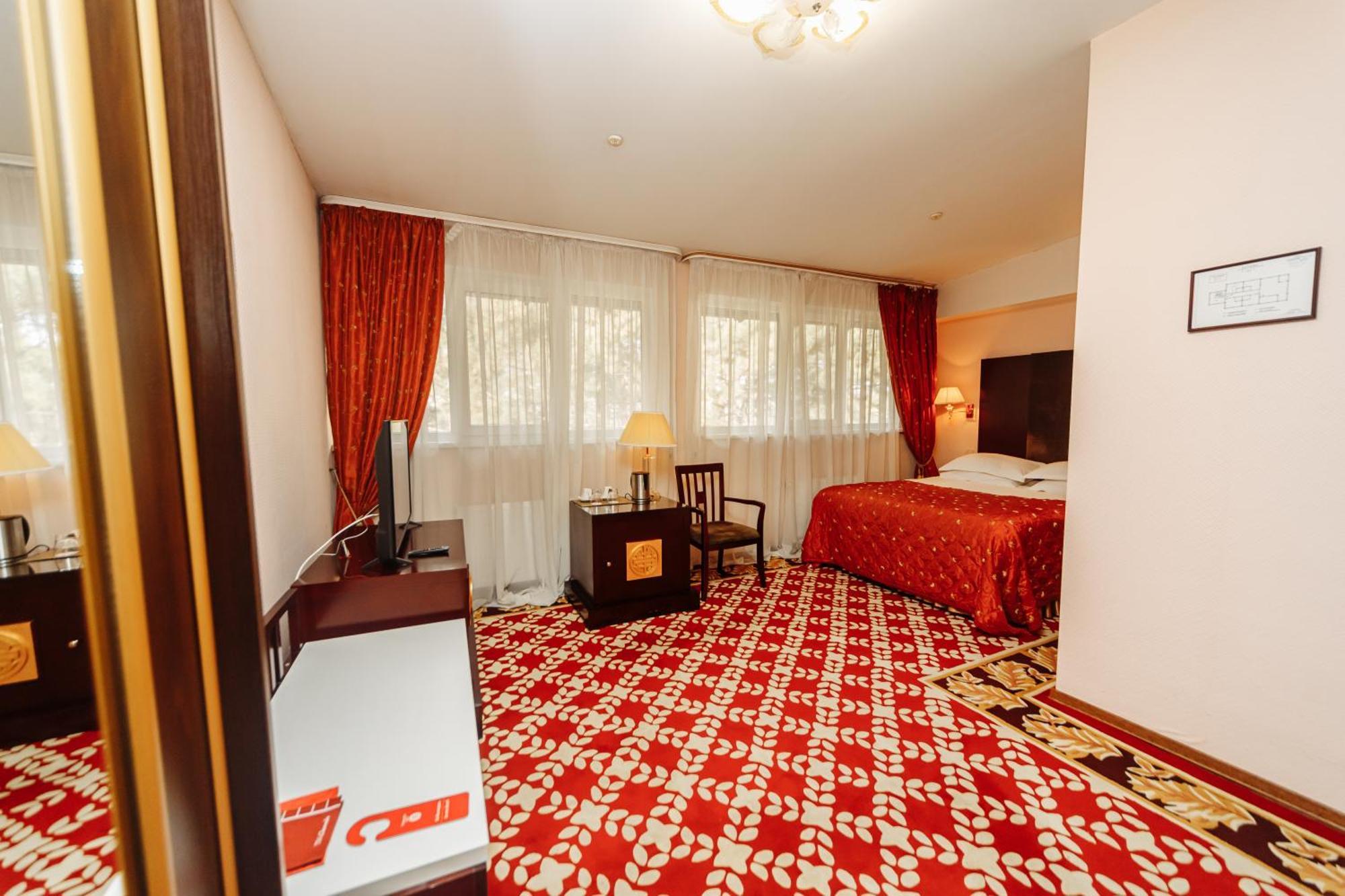 Hotel Royal Park Chisinau Exterior photo